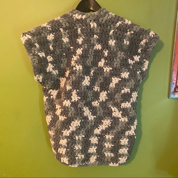 Vintage handmade chenille afghan knit sweater vest with button front - Picture 5 of 6